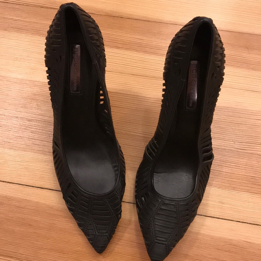 Black pumps